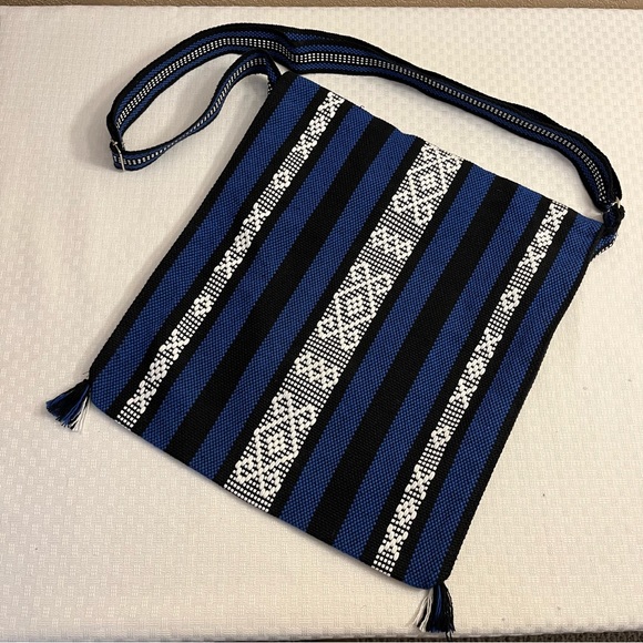 Large boho woven crossbody bag - Picture 6 of 9